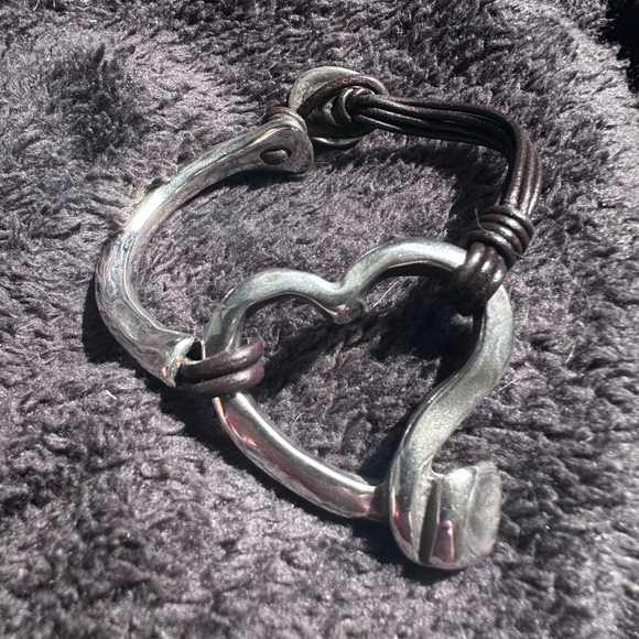 Uno de 50 leather and silver plate bangle - Picture 3 of 4